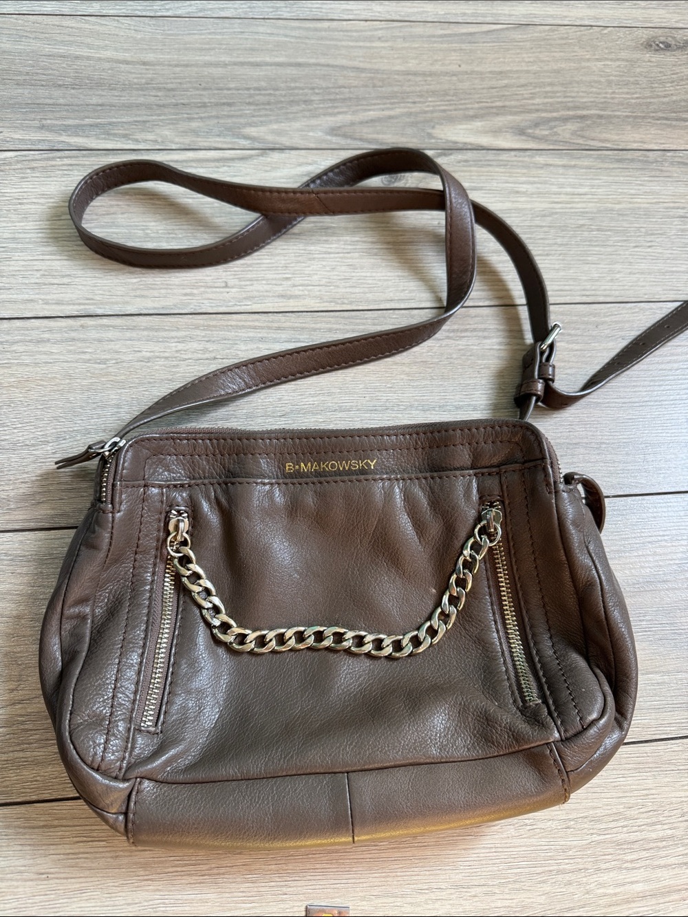 b. makowsky Brown Leather Crossbody with Gold Chain Detail